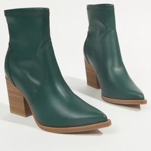 NWT Green Boots, 8.5